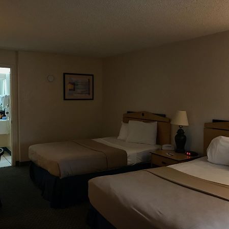 Quality Inn Tampa Lake Magdalene Eksteriør bilde
