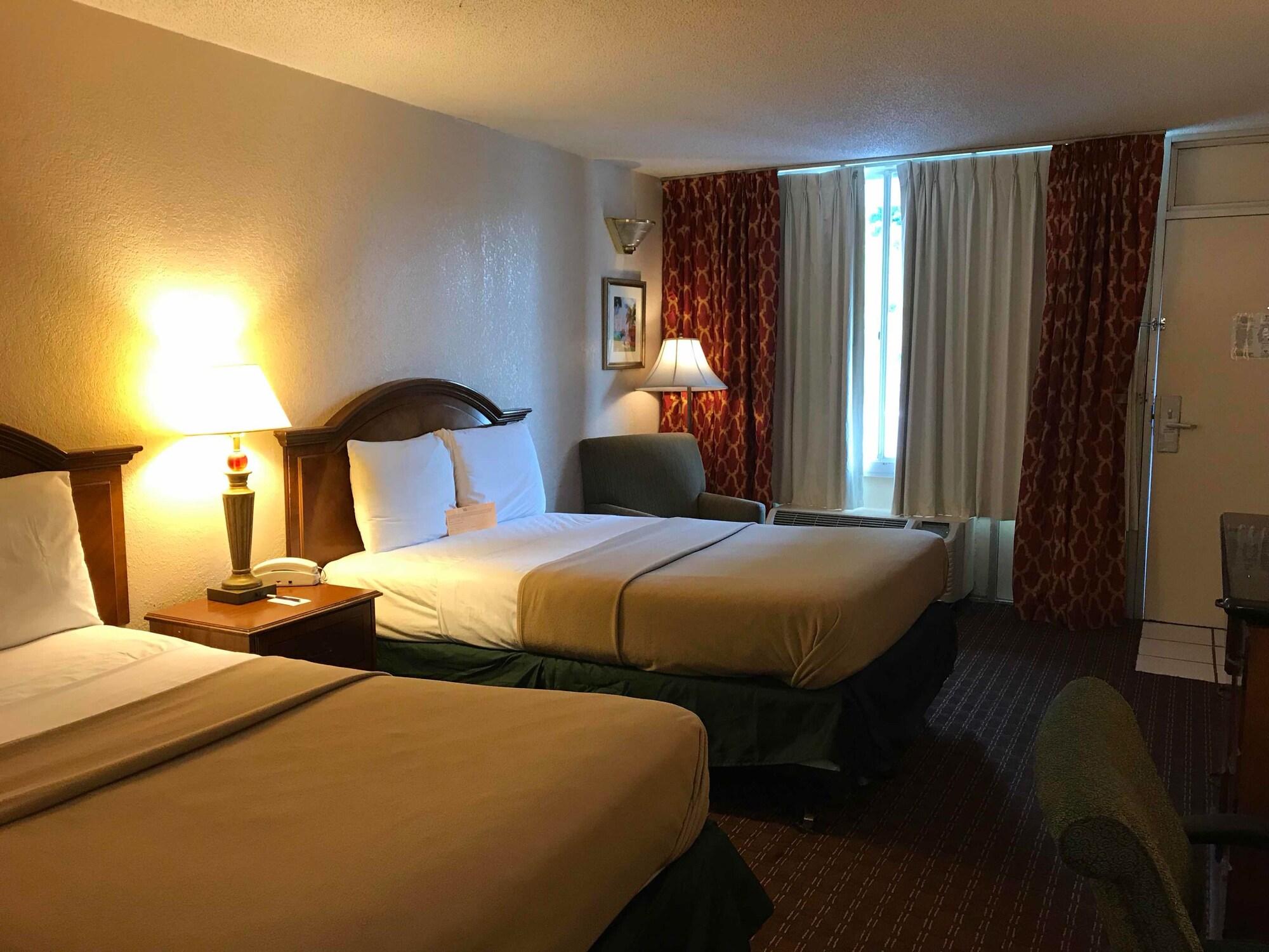 Quality Inn Tampa Lake Magdalene Eksteriør bilde