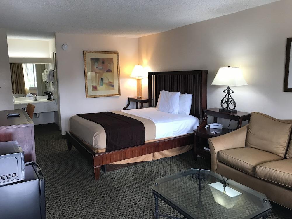 Quality Inn Tampa Lake Magdalene Eksteriør bilde