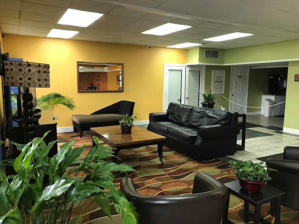Quality Inn Tampa Lake Magdalene Eksteriør bilde