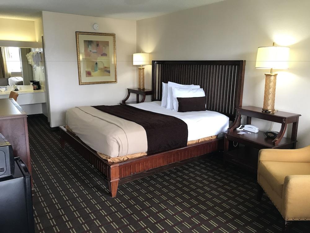 Quality Inn Tampa Lake Magdalene Eksteriør bilde