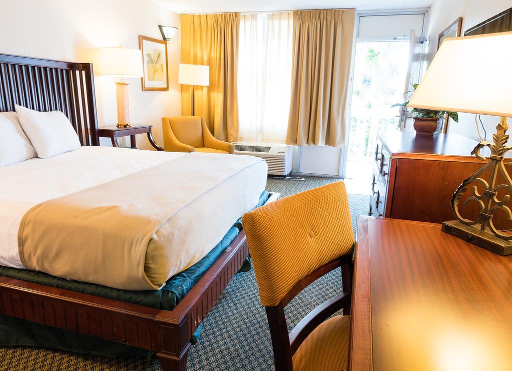 Quality Inn Tampa Lake Magdalene Eksteriør bilde