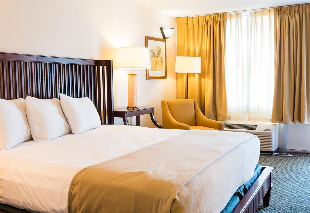 Quality Inn Tampa Lake Magdalene Eksteriør bilde