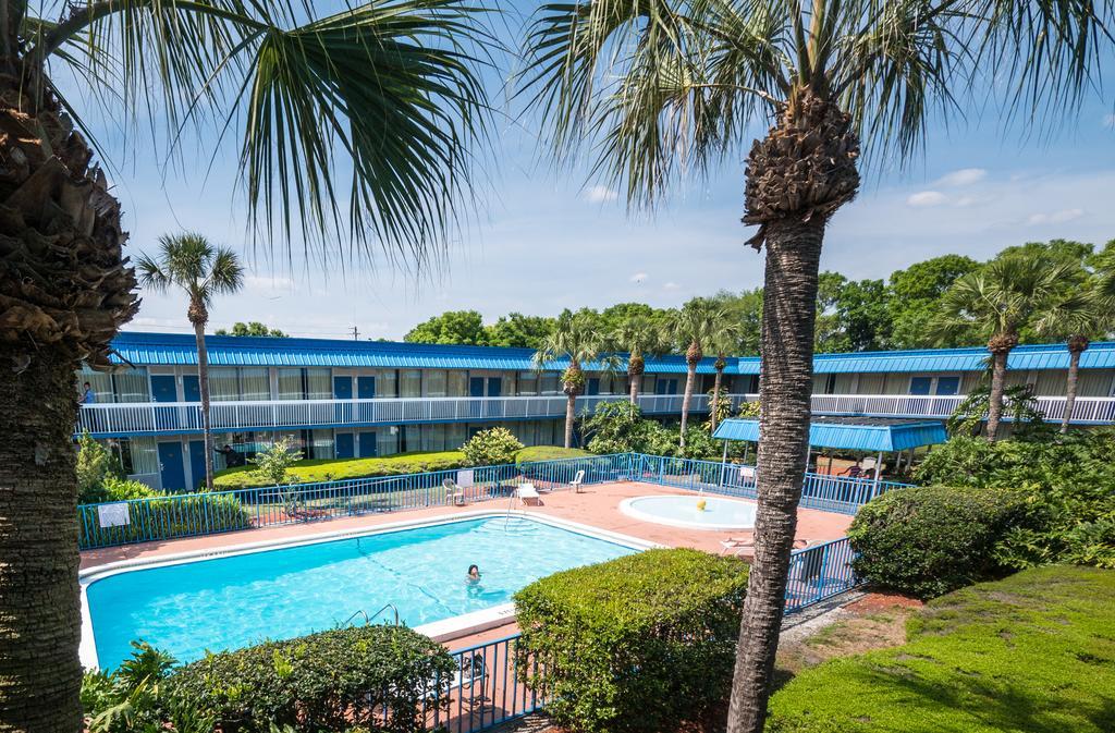Quality Inn Tampa Lake Magdalene Eksteriør bilde