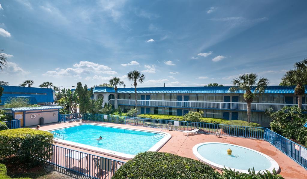 Quality Inn Tampa Lake Magdalene Eksteriør bilde