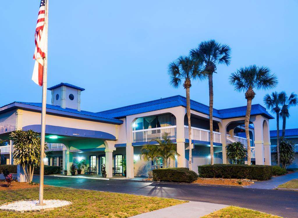 Quality Inn Tampa Lake Magdalene Eksteriør bilde