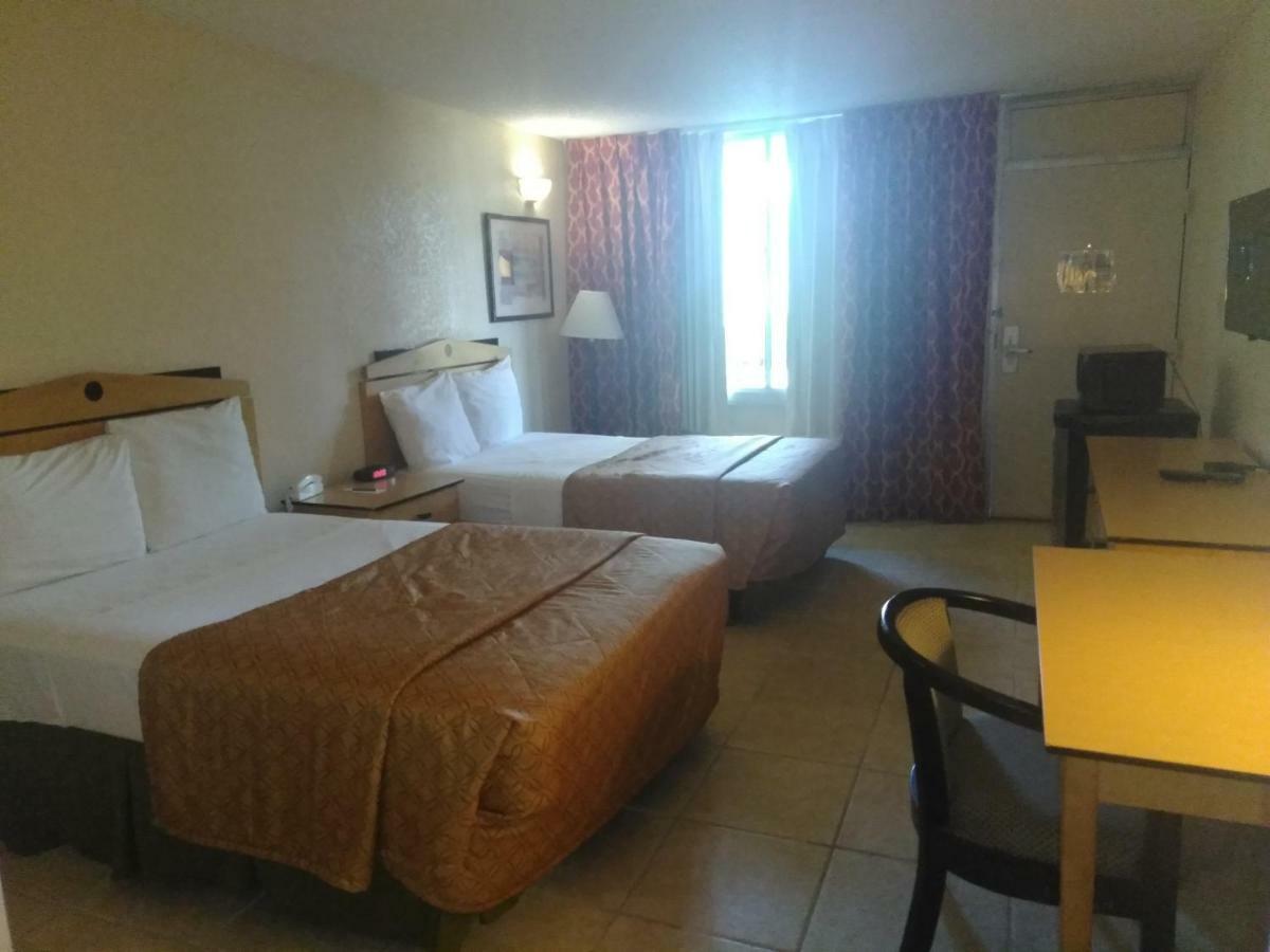 Quality Inn Tampa Lake Magdalene Eksteriør bilde